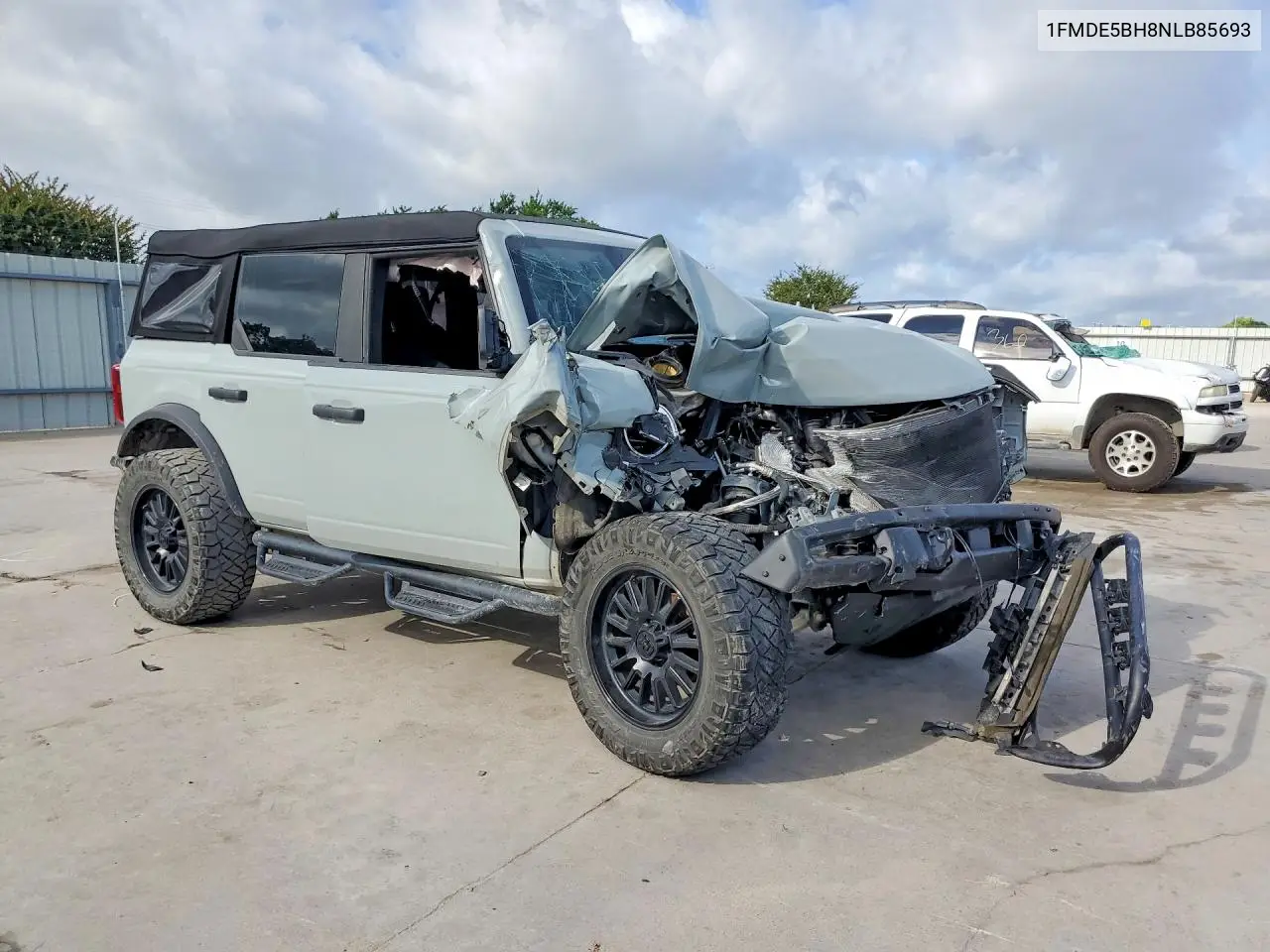 2022 Ford Bronco Base VIN: 1FMDE5BH8NLB85693 Lot: 56718086