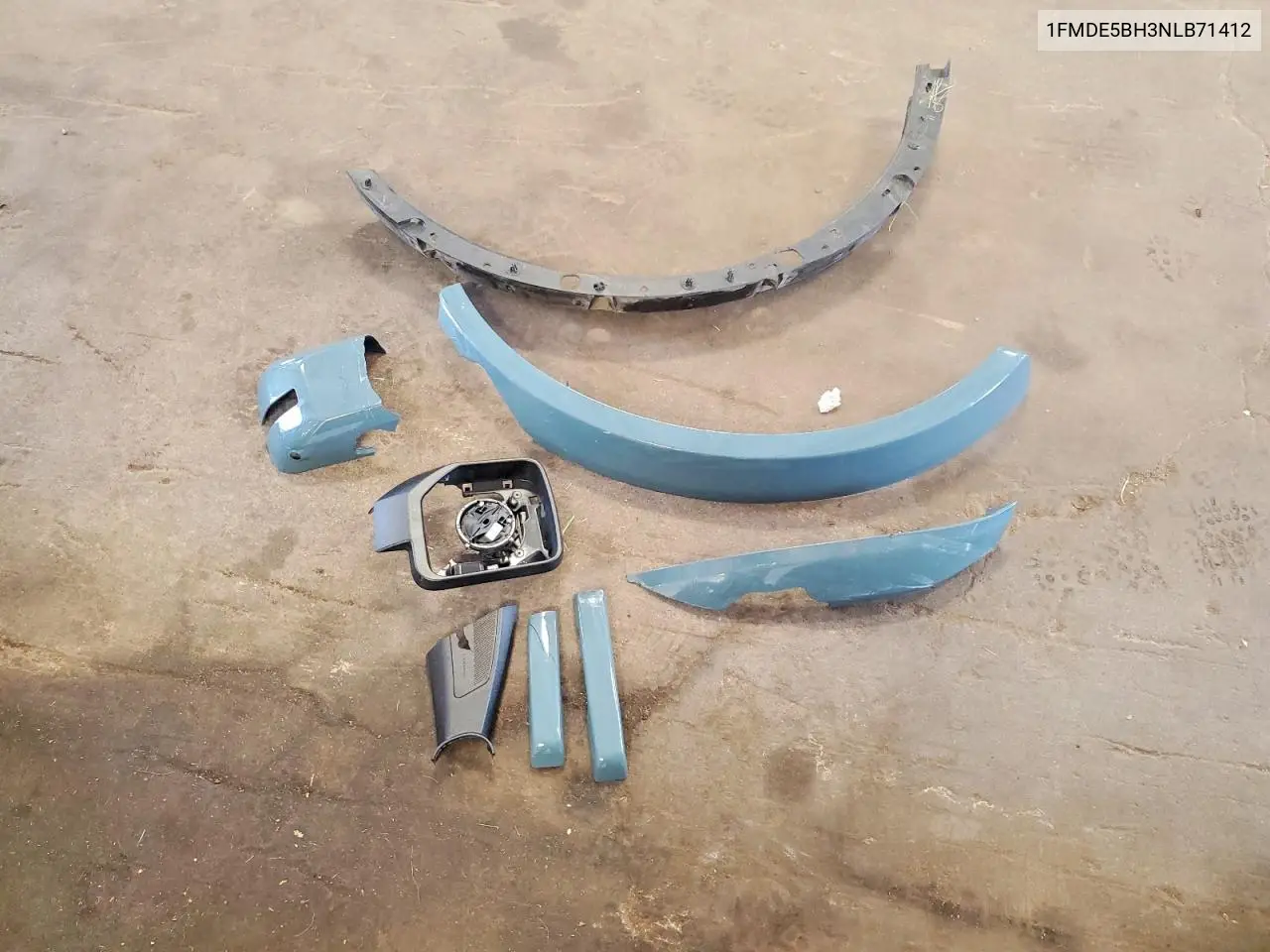 2022 Ford Bronco Base VIN: 1FMDE5BH3NLB71412 Lot: 59958226