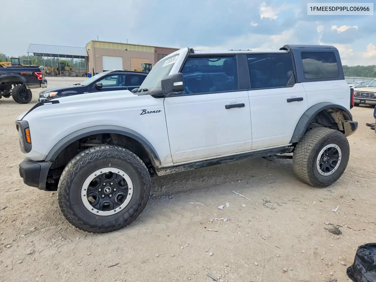 2023 Ford Bronco Base VIN: 1FMEE5DP9PLC06966 Lot: 61360656