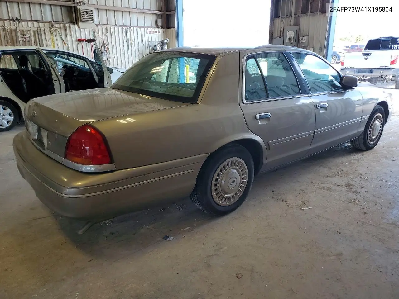 2001 Ford Crown Victoria VIN: 2FAFP73W41X195804 Lot: 57708736