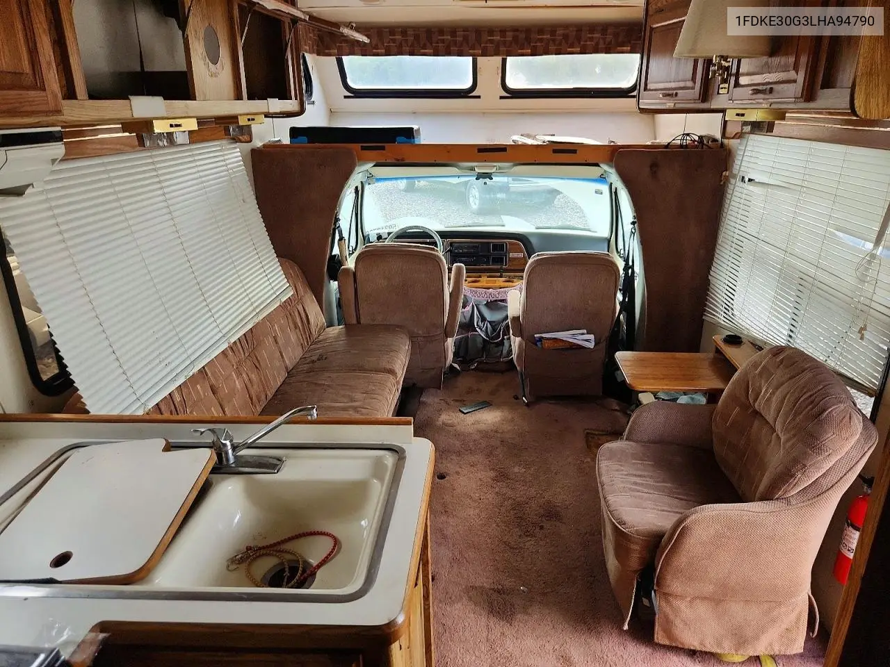 1990 Ford Econoline E350 Cutaway Van VIN: 1FDKE30G3LHA94790 Lot: 59313796