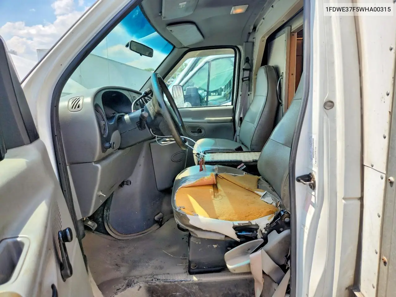 1998 Ford E350 Box Truck VIN: 1FDWE37F5WHA00315 Lot: 60851826