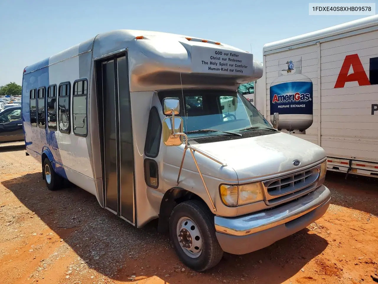 1999 Ford Econoline E450 Super Duty Cutaway Van Rv VIN: 1FDXE40S8XHB09578 Lot: 61850106