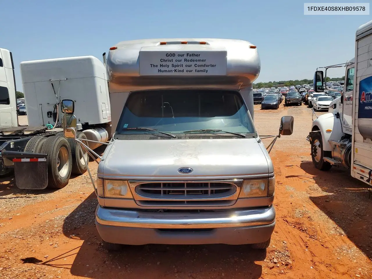 1999 Ford Econoline E450 Super Duty Cutaway Van Rv VIN: 1FDXE40S8XHB09578 Lot: 61850106