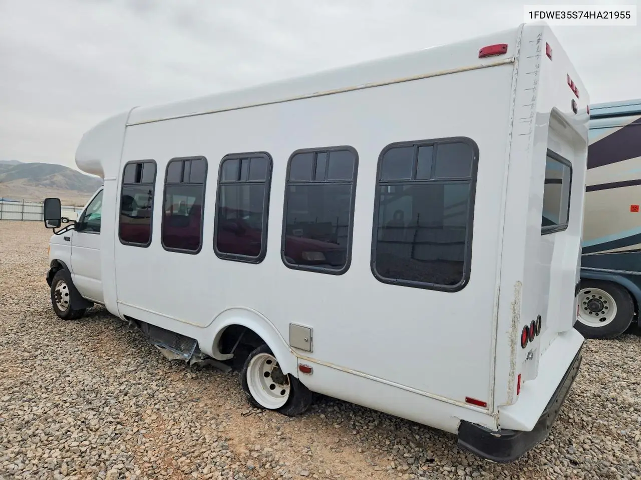 2004 Ford Econoline E350 Super Duty Cutaway Van VIN: 1FDWE35S74HA21955 Lot: 56306946