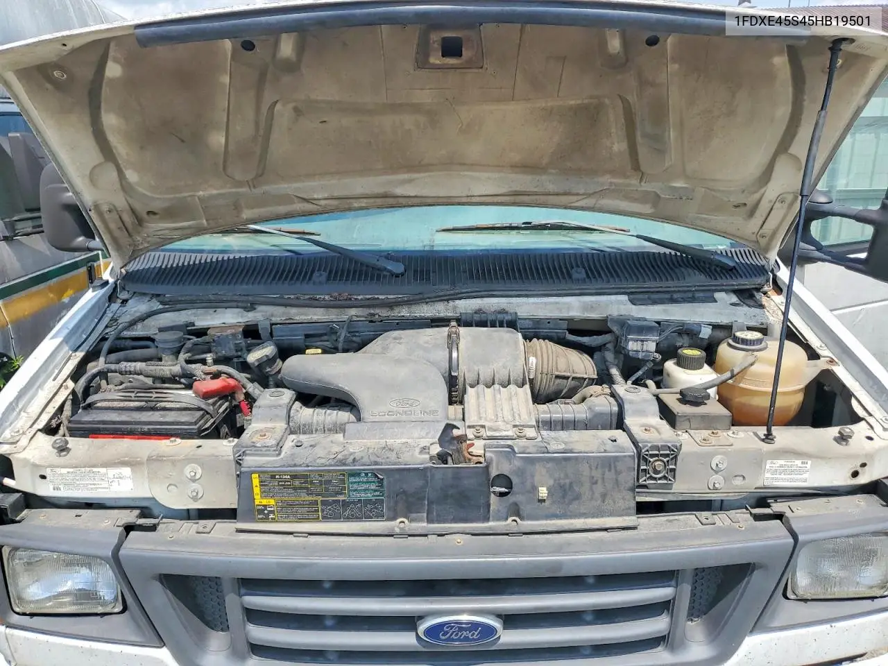 2005 Ford Econoline E450 Super Duty Cutaway Van VIN: 1FDXE45S45HB19501 Lot: 60631436