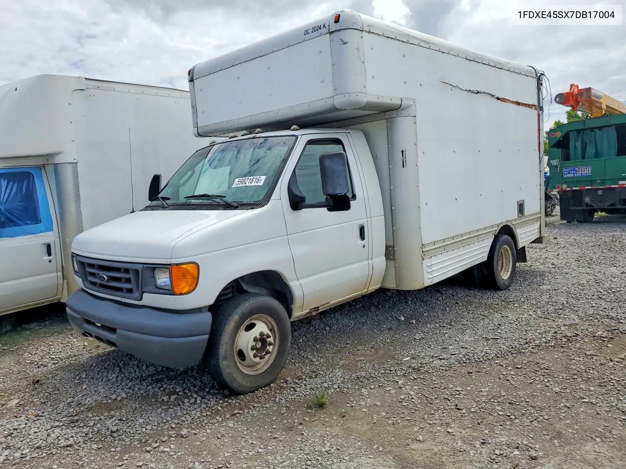 2007 Ford Econoline E450 Super Duty Cutaway Van VIN: 1FDXE45SX7DB17004 Lot: 59821816