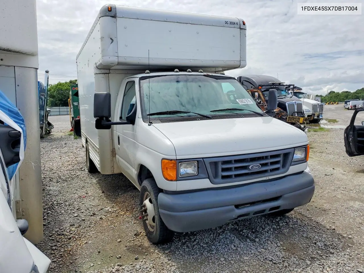 2007 Ford Econoline E450 Super Duty Cutaway Van VIN: 1FDXE45SX7DB17004 Lot: 59821816