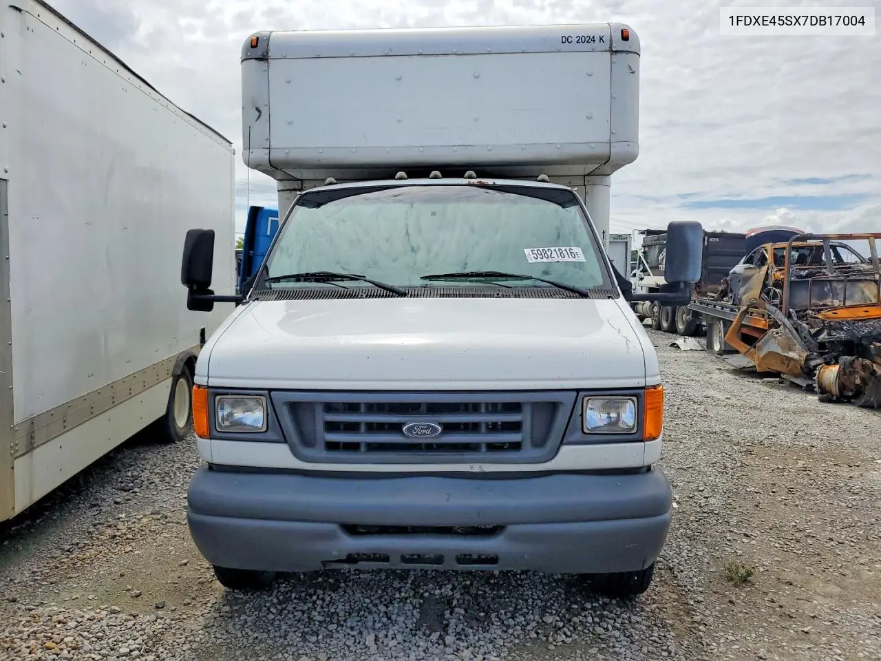 2007 Ford Econoline E450 Super Duty Cutaway Van VIN: 1FDXE45SX7DB17004 Lot: 59821816