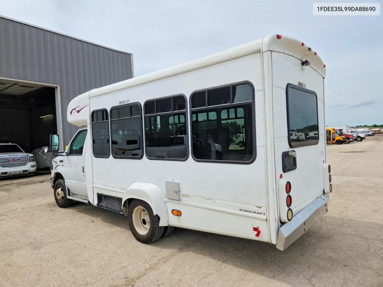 2009 Ford Econoline E350 Super Duty Cutaway Van VIN: 1FDEE35L99DA88690 Lot: 59818006