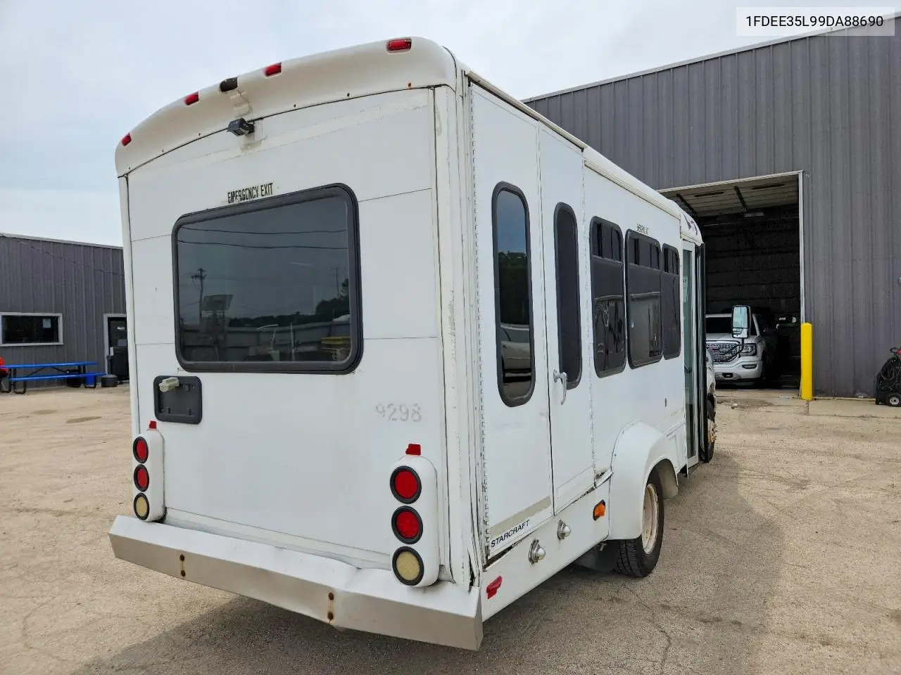 2009 Ford Econoline E350 Super Duty Cutaway Van VIN: 1FDEE35L99DA88690 Lot: 59818006