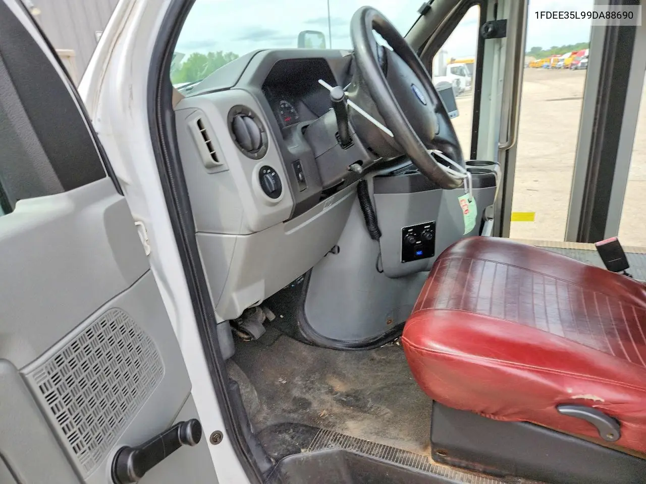 2009 Ford Econoline E350 Super Duty Cutaway Van VIN: 1FDEE35L99DA88690 Lot: 59818006