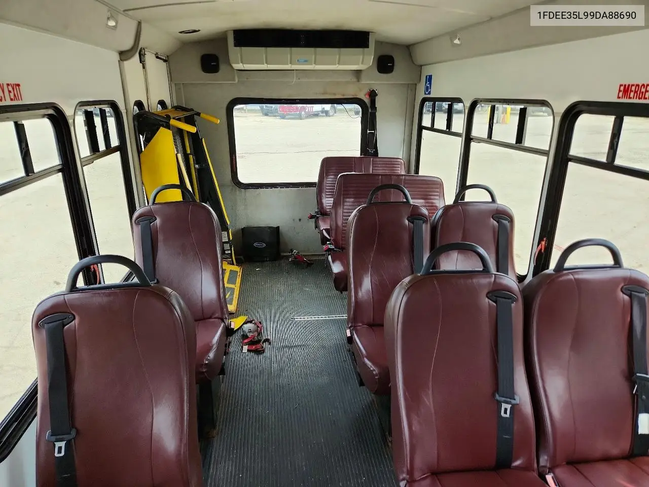 2009 Ford Econoline E350 Super Duty Cutaway Van VIN: 1FDEE35L99DA88690 Lot: 59818006