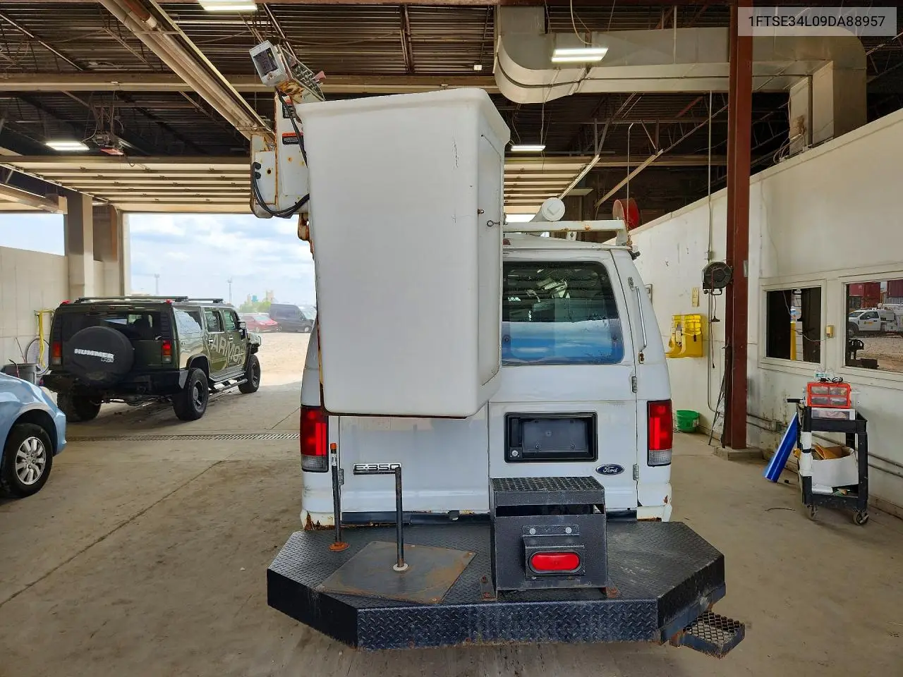 2009 Ford E350 Van With Bucket Lift VIN: 1FTSE34L09DA88957 Lot: 60929266