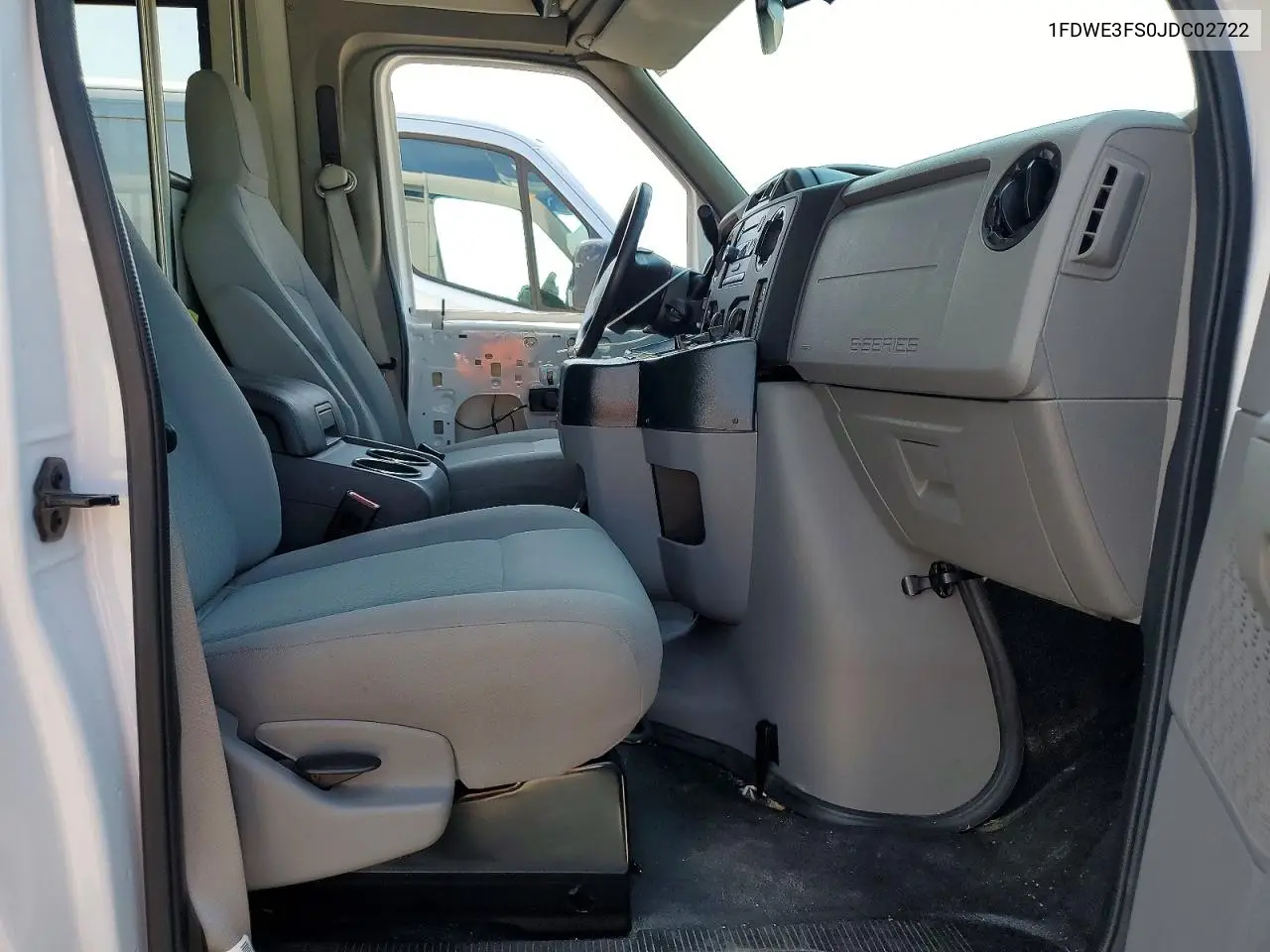 2018 Ford Econoline - Box Truck VIN: 1FDWE3FS0JDC02722 Lot: 59845936