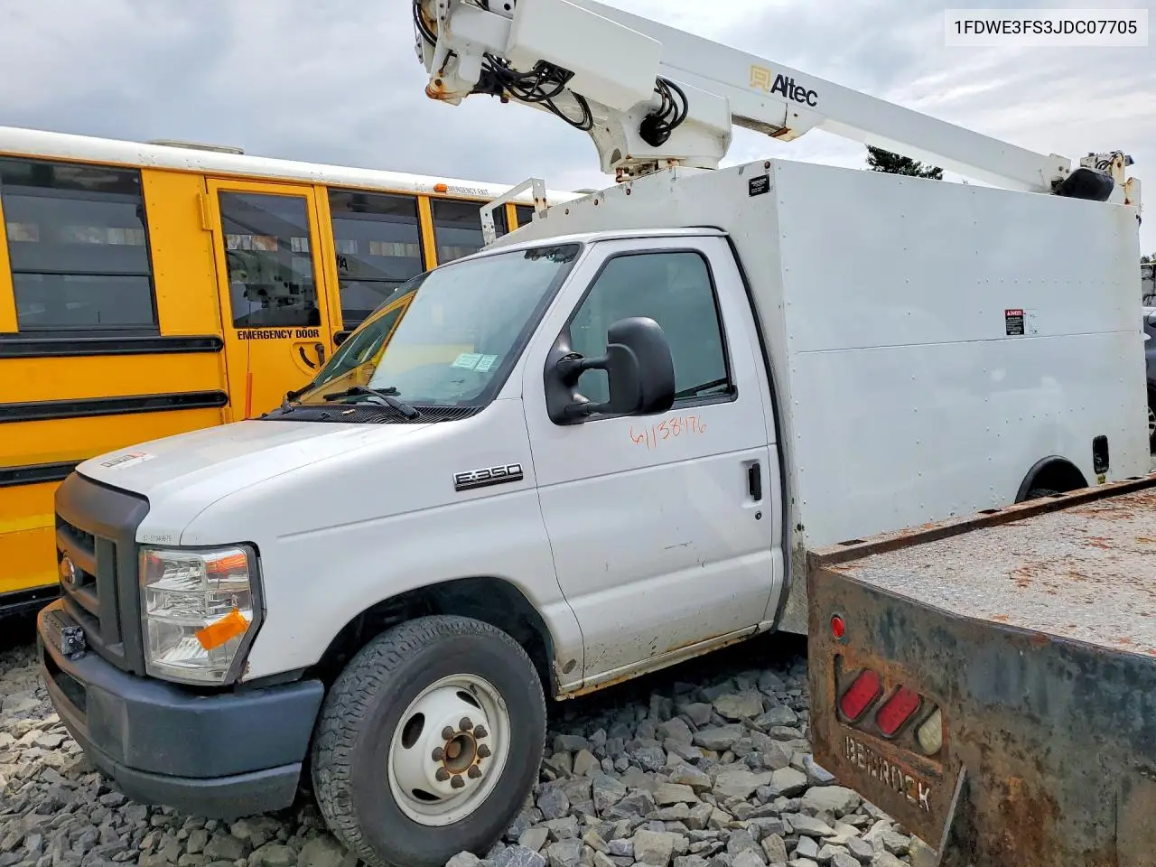 2018 Ford Econoline E350 Super Duty Cutaway Van VIN: 1FDWE3FS3JDC07705 Lot: 61138476
