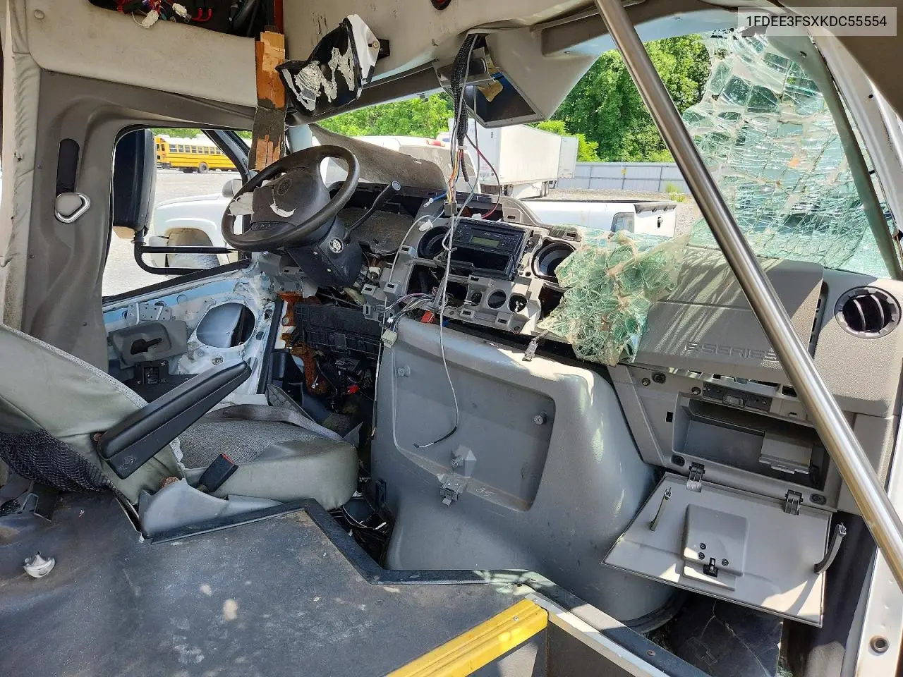 2019 Ford Econoline E350 Super Duty Cutaway Van VIN: 1FDEE3FSXKDC55554 Lot: 58939526