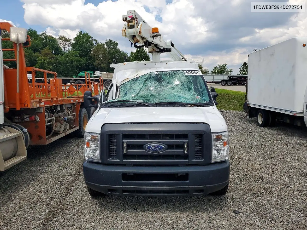 2019 Ford E350 Bucket Truck VIN: 1FDWE3FS9KDC72754 Lot: 59352026