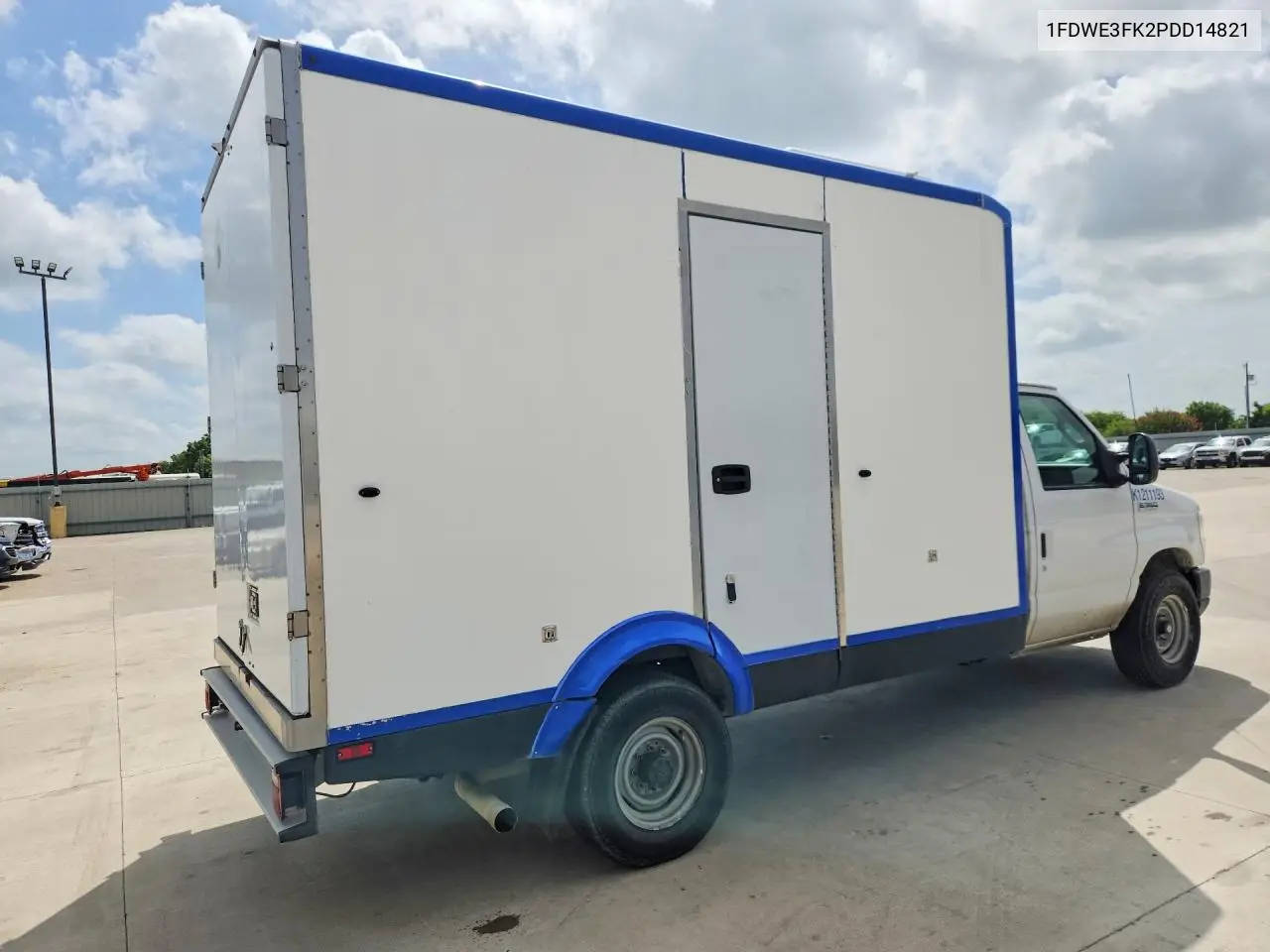 2023 Ford E350 Refrigerated Box Truck VIN: 1FDWE3FK2PDD14821 Lot: 60671616