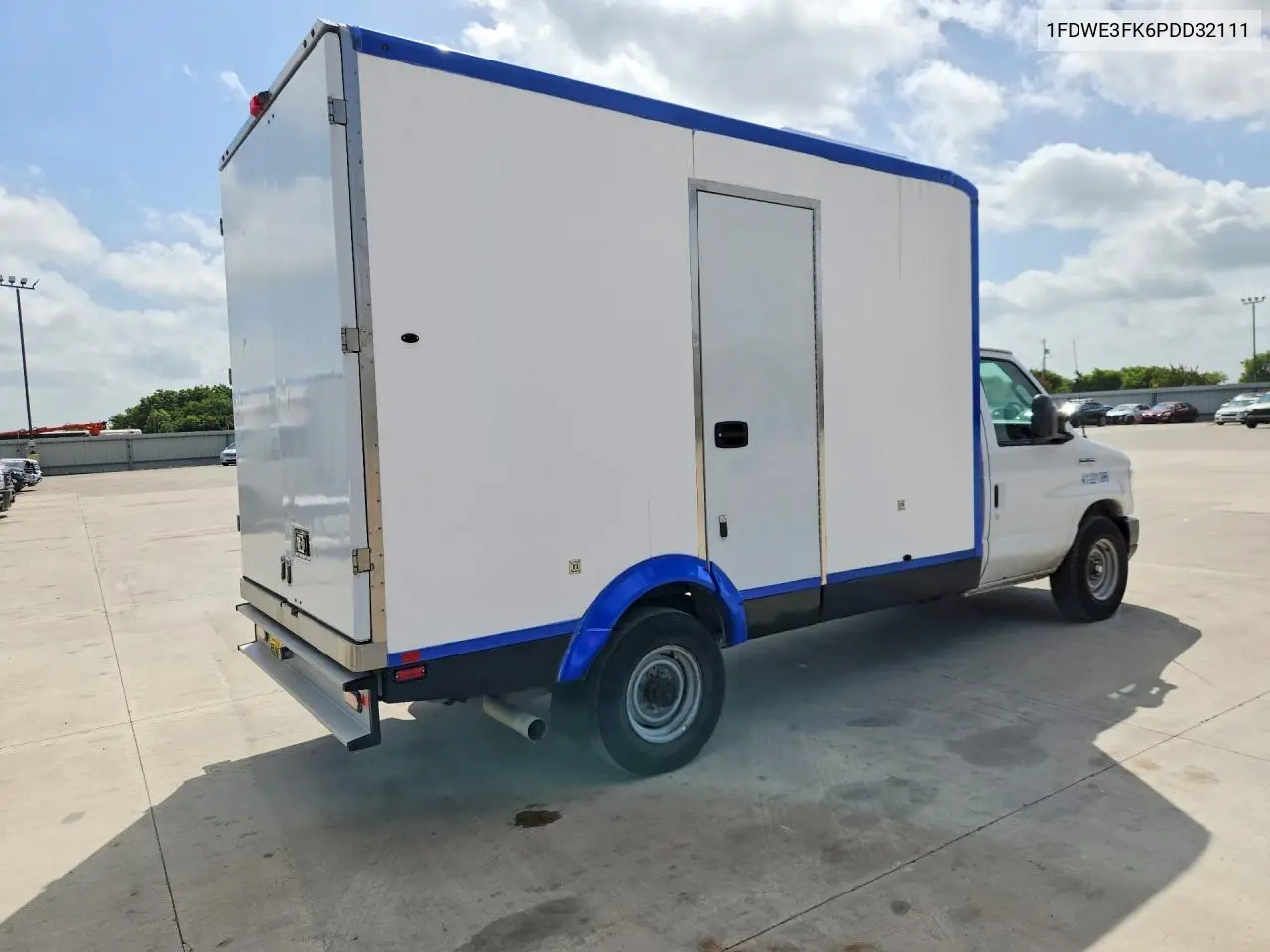 2023 Ford E350 Refrigerated Box Truck VIN: 1FDWE3FK6PDD32111 Lot: 60672706