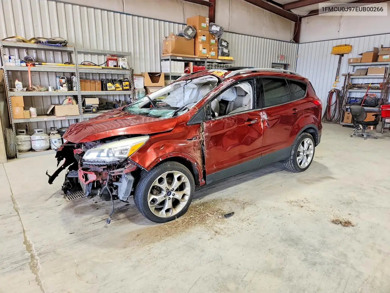 1FMCU0J97EUB00266 2014 Ford Escape Titanium