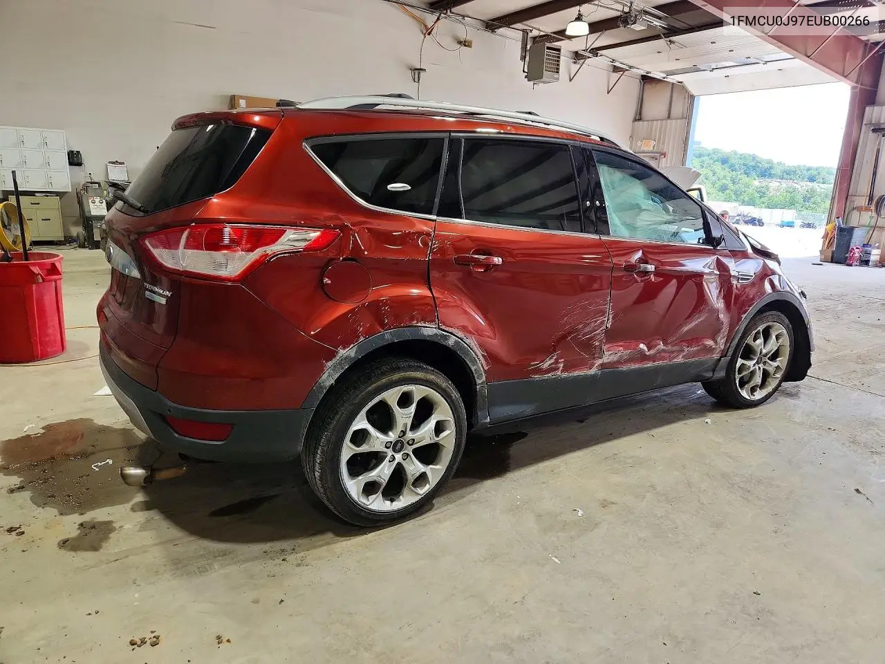 1FMCU0J97EUB00266 2014 Ford Escape Titanium
