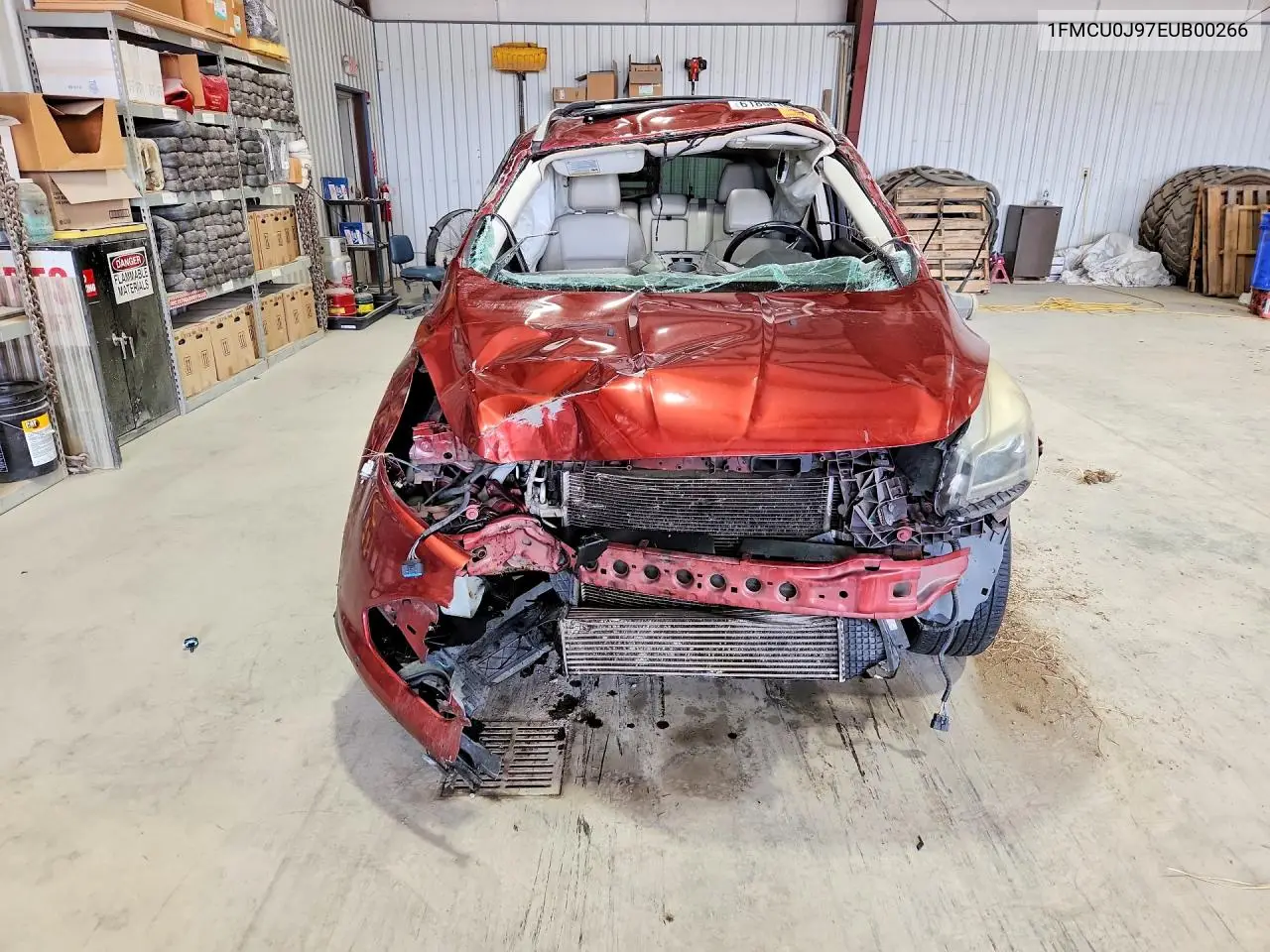 1FMCU0J97EUB00266 2014 Ford Escape Titanium