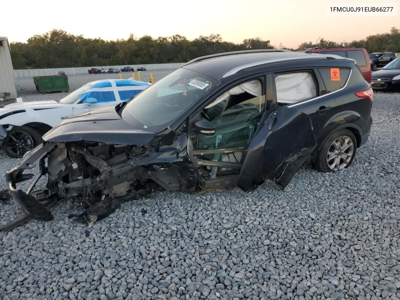 1FMCU0J91EUB66277 2014 Ford Escape Titanium