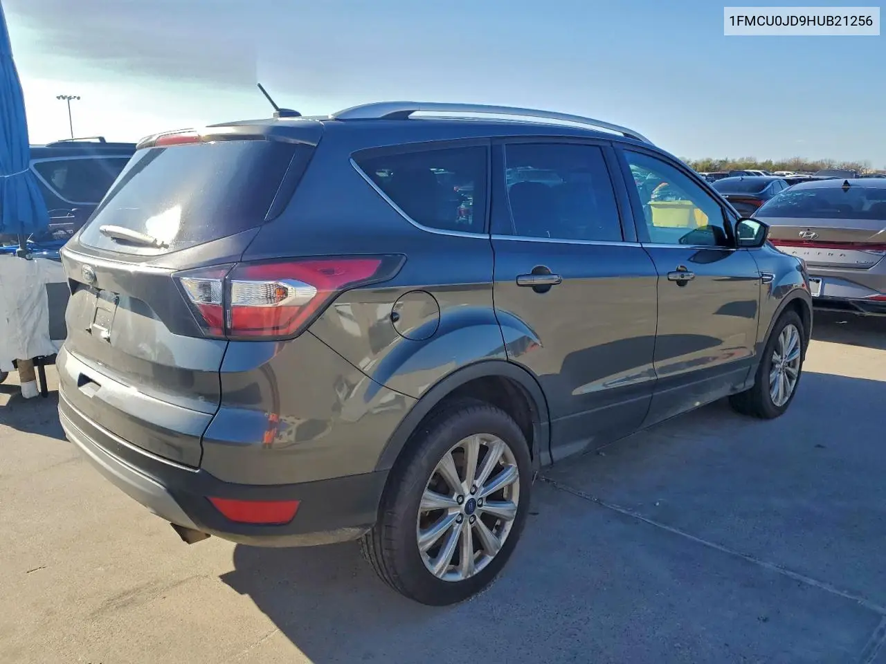 1FMCU0JD9HUB21256 2017 Ford Escape Titanium