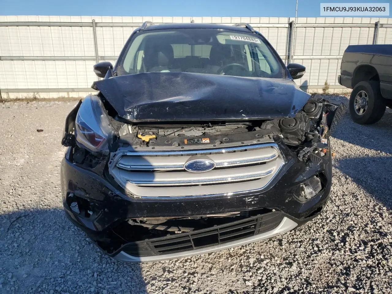 1FMCU9J93KUA32063 2019 Ford Escape Titanium