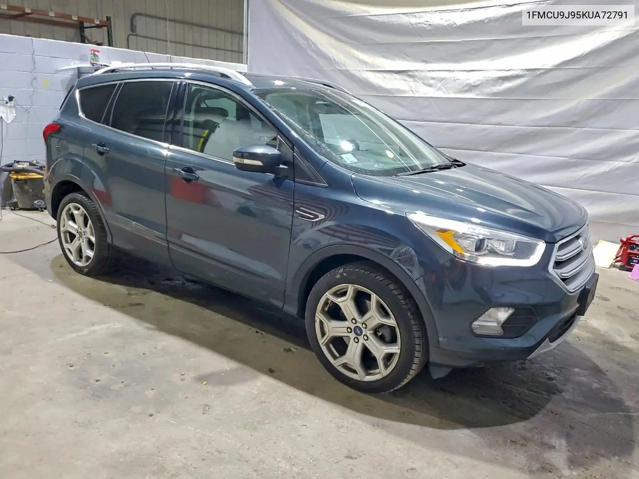 1FMCU9J95KUA72791 2019 Ford Escape Titanium