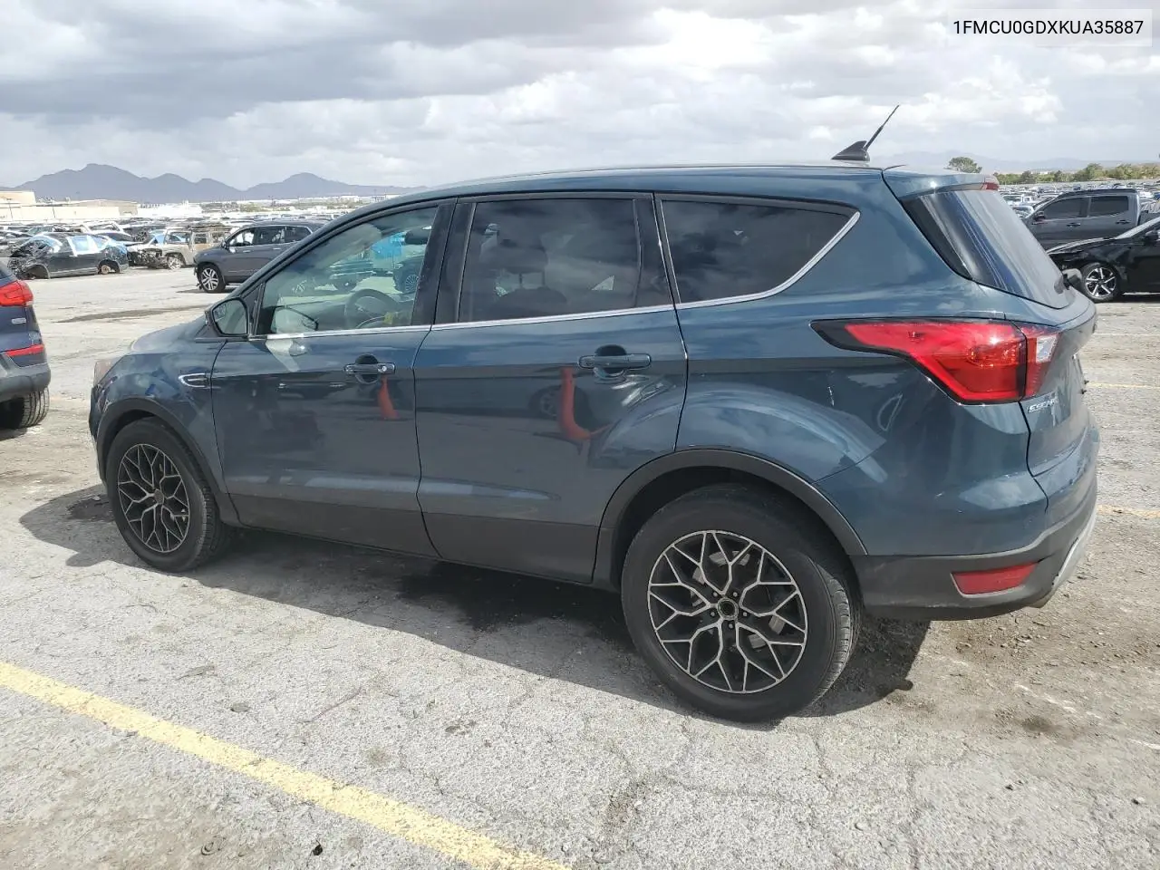 1FMCU0GDXKUA35887 2019 Ford Escape Se