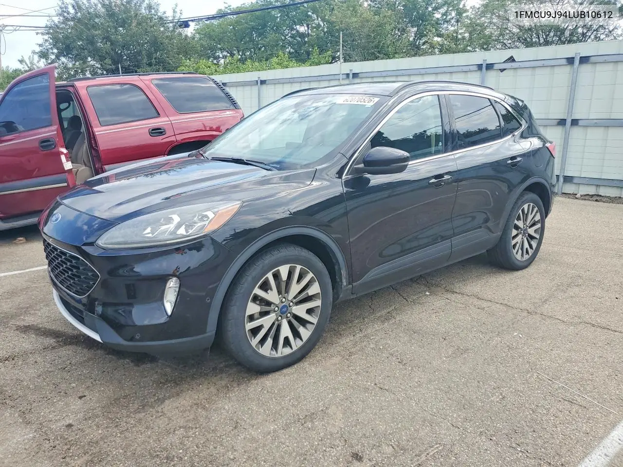 1FMCU9J94LUB10612 2020 Ford Escape Titanium