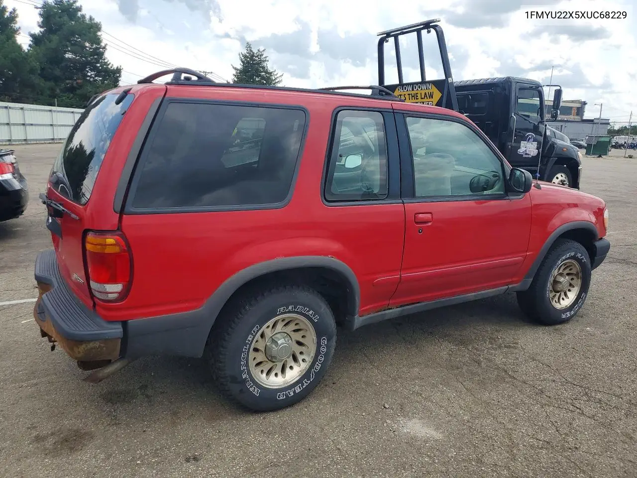 1999 Ford Explorer VIN: 1FMYU22X5XUC68229 Lot: 61872126