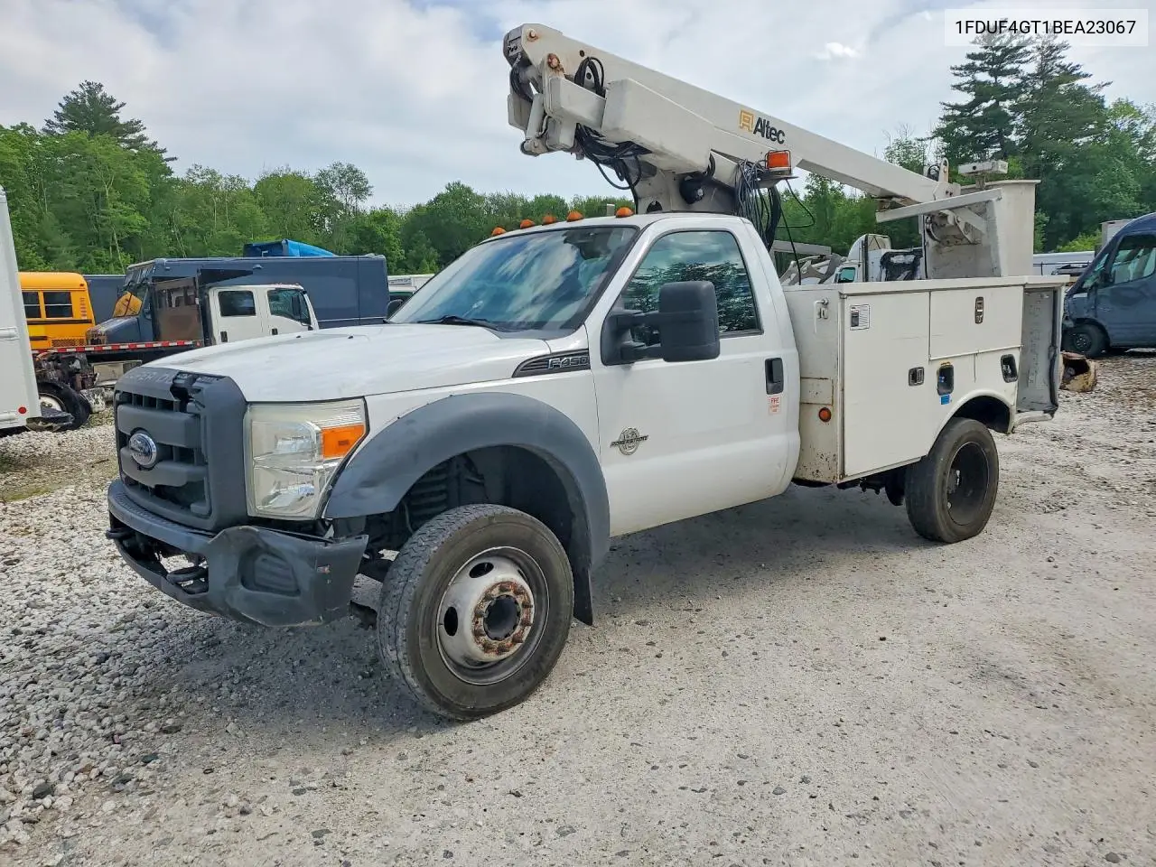 2011 Ford F450 Super - Bucket Truck VIN: 1FDUF4GT1BEA23067 Lot: 57272016