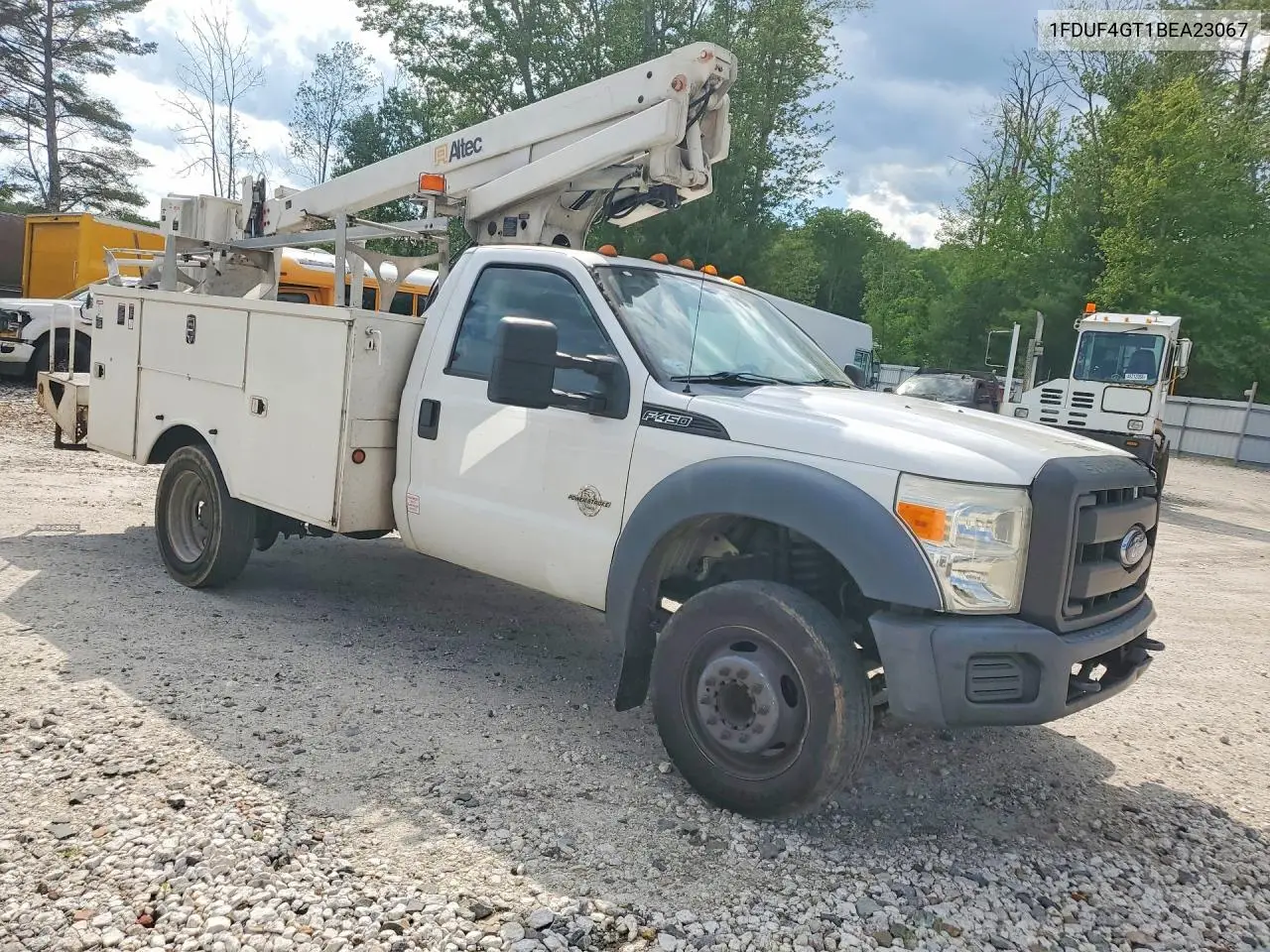 2011 Ford F450 Super - Bucket Truck VIN: 1FDUF4GT1BEA23067 Lot: 57272016