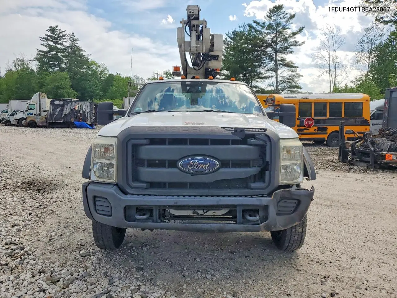 2011 Ford F450 Super - Bucket Truck VIN: 1FDUF4GT1BEA23067 Lot: 57272016