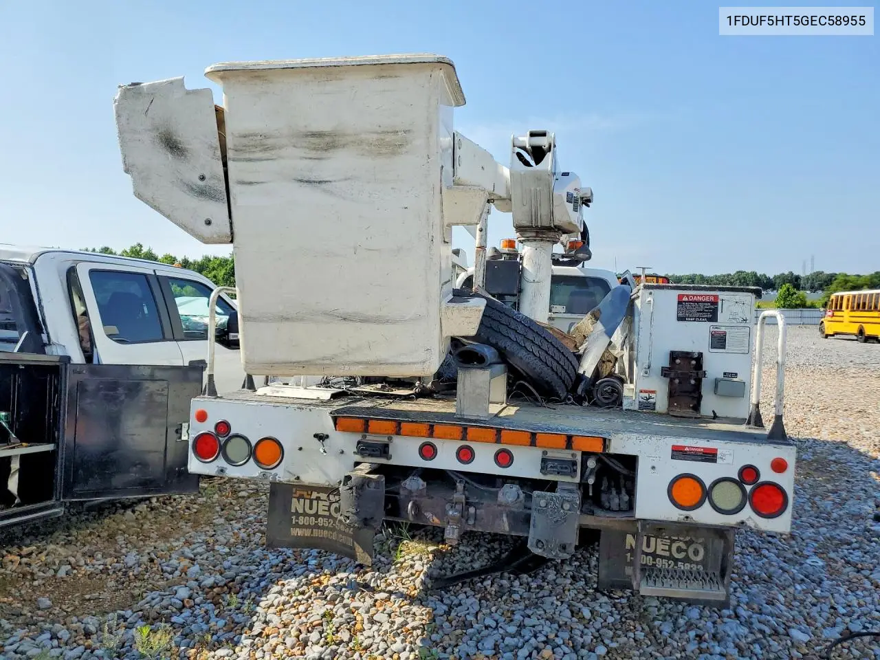 2016 Ford F550 Super Duty Bucket Truck VIN: 1FDUF5HT5GEC58955 Lot: 57008256