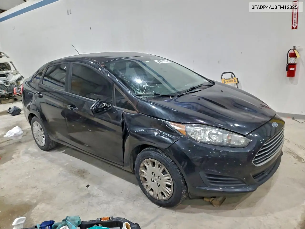 3FADP4AJ3FM123251 2015 Ford Fiesta S