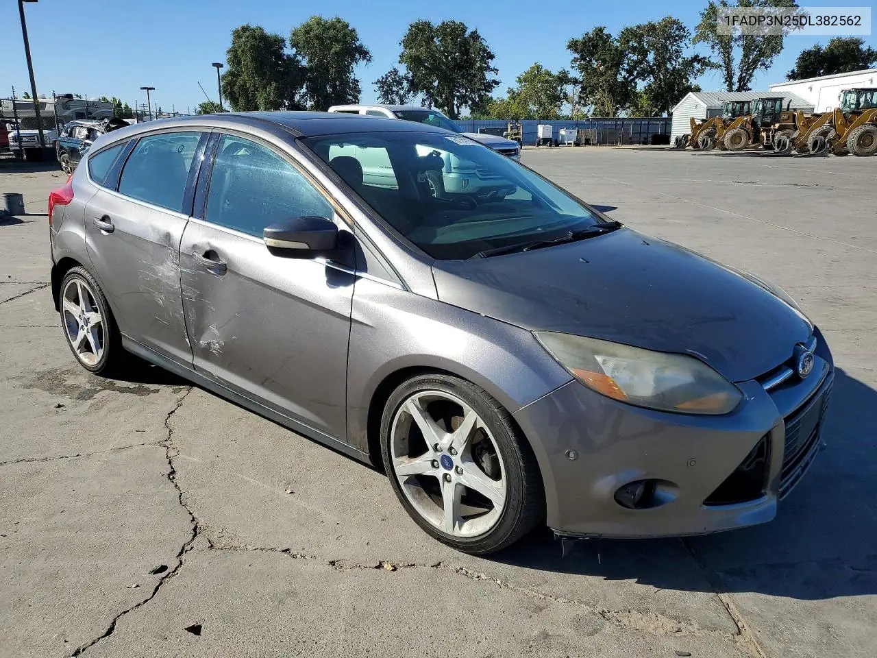 2013 Ford Focus Titanium VIN: 1FADP3N25DL382562 Lot: 61741806
