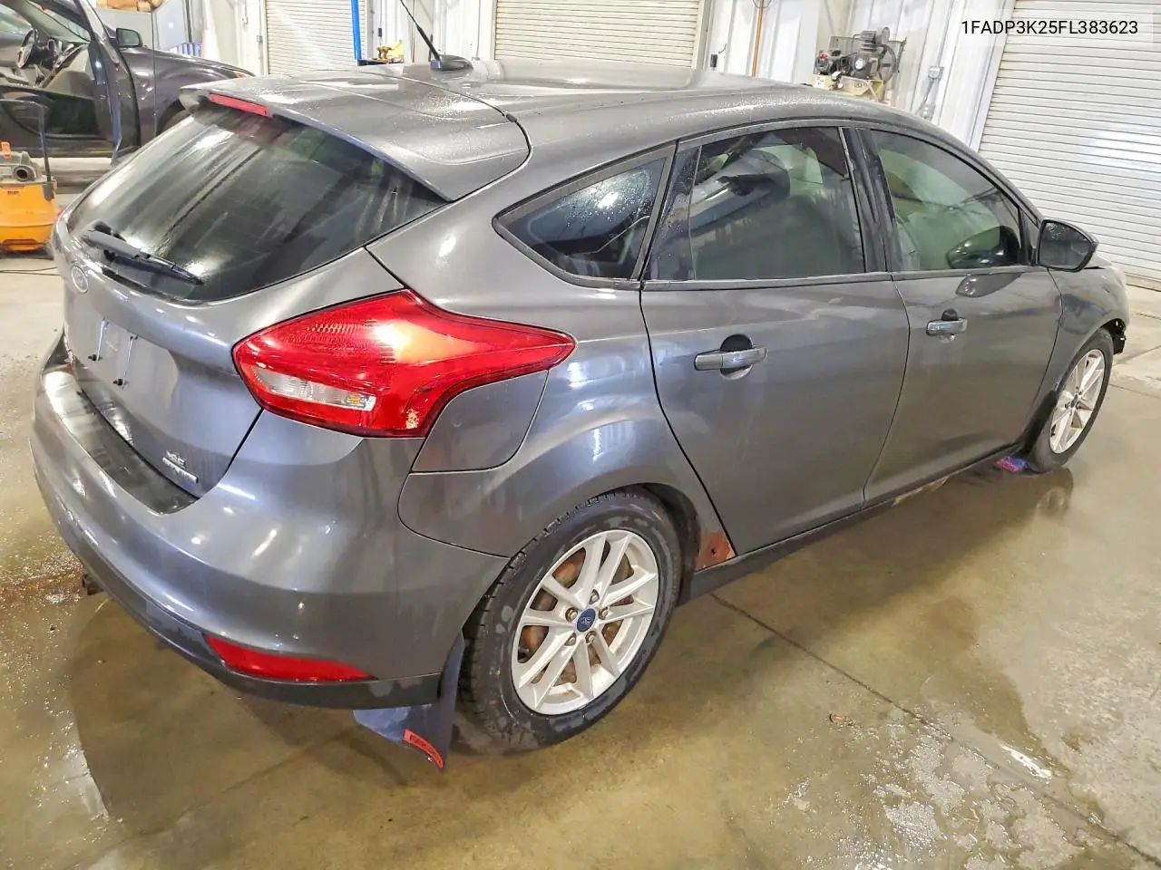 2015 Ford Focus Se VIN: 1FADP3K25FL383623 Lot: 61594536