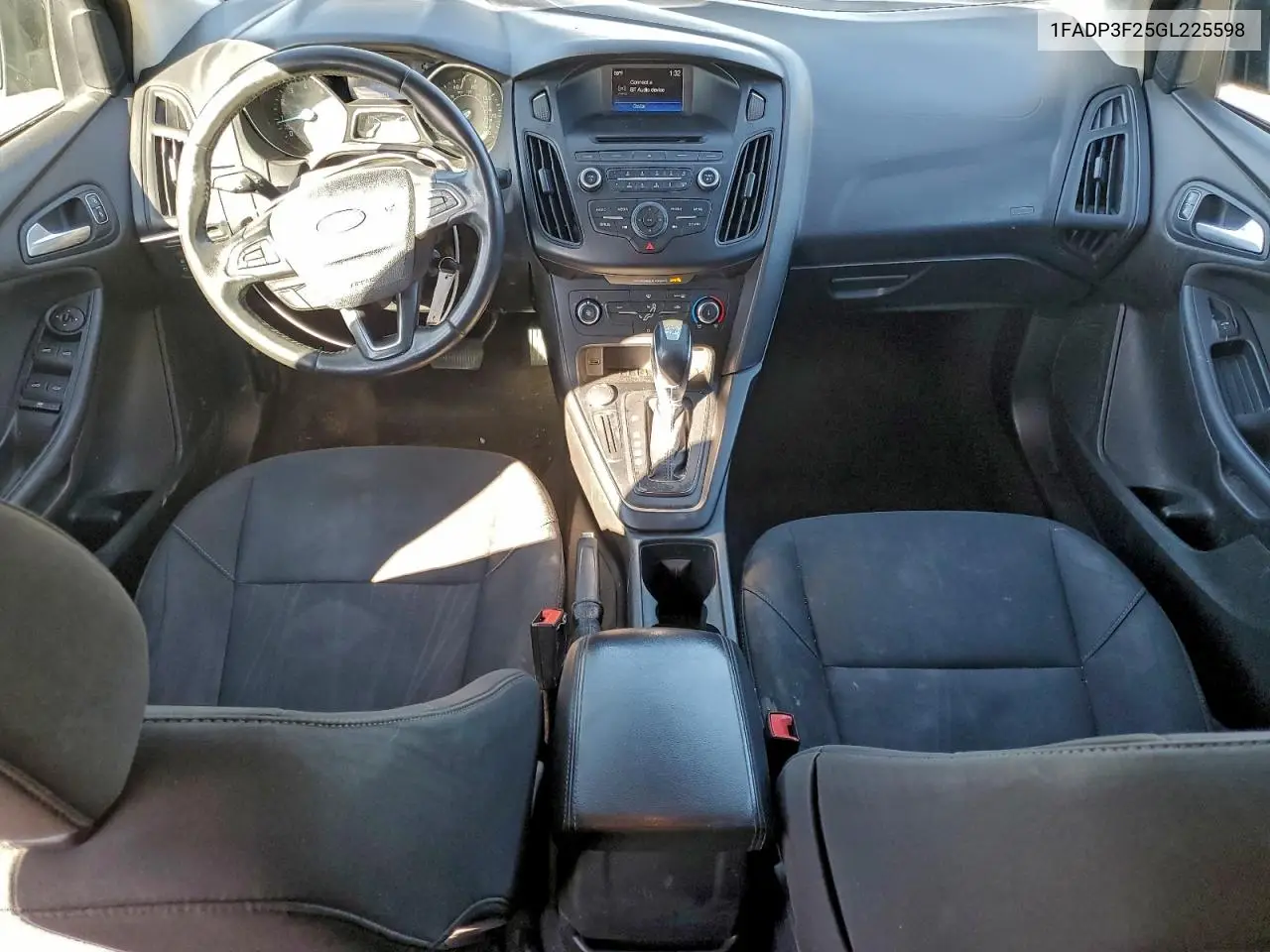 1FADP3F25GL225598 2016 Ford Focus Se