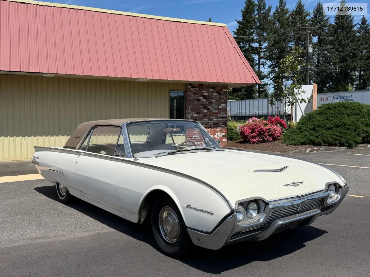 1961 Ford Thunderbird VIN: 1Y71Z139615 Lot: 57712406