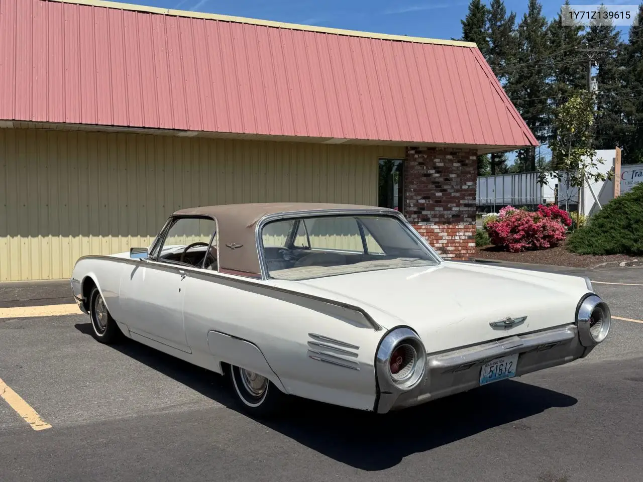 1961 Ford Thunderbird VIN: 1Y71Z139615 Lot: 57712406