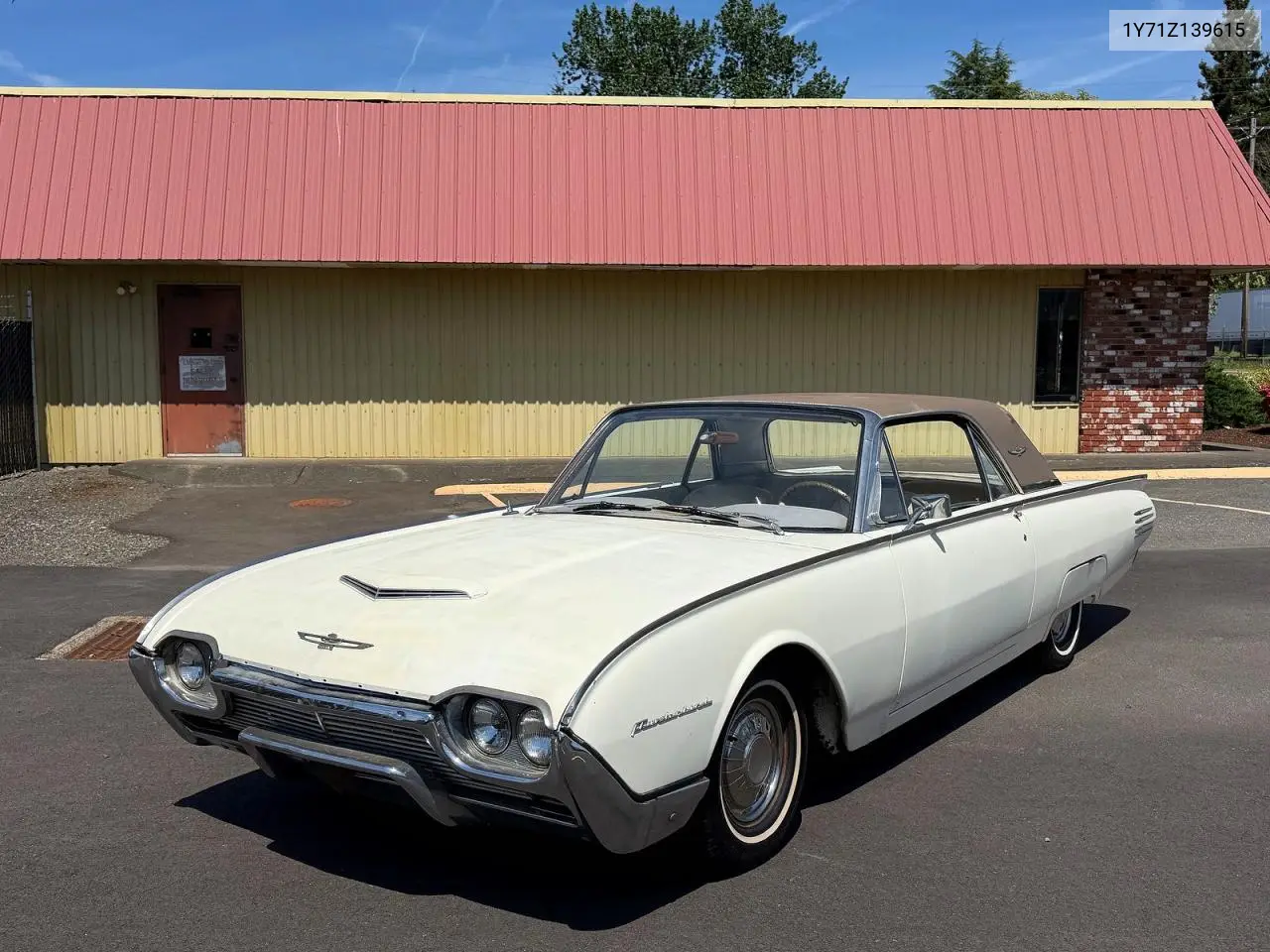 1961 Ford T-Bird VIN: 1Y71Z139615 Lot: 60524036