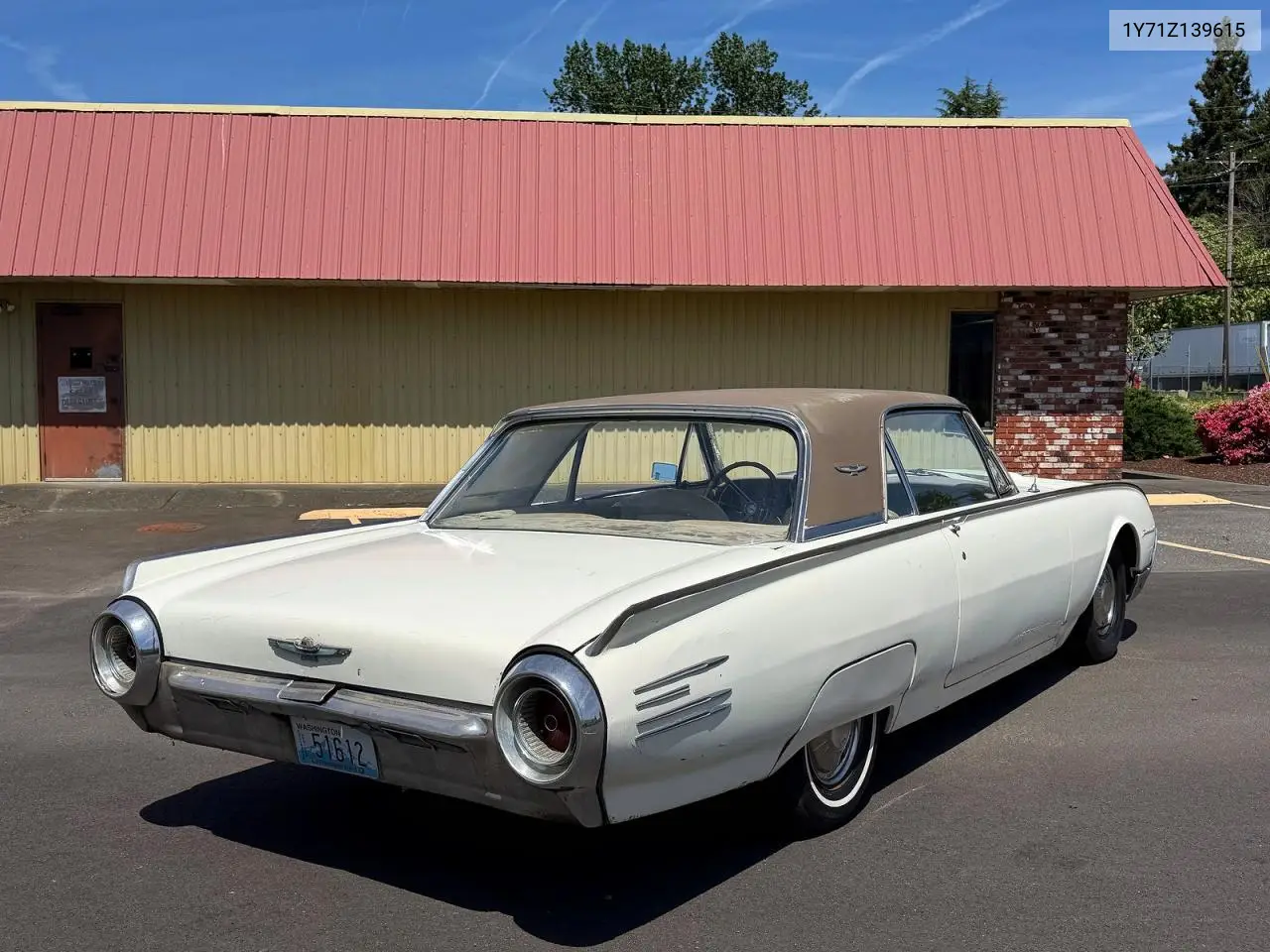 1961 Ford T-Bird VIN: 1Y71Z139615 Lot: 60524036