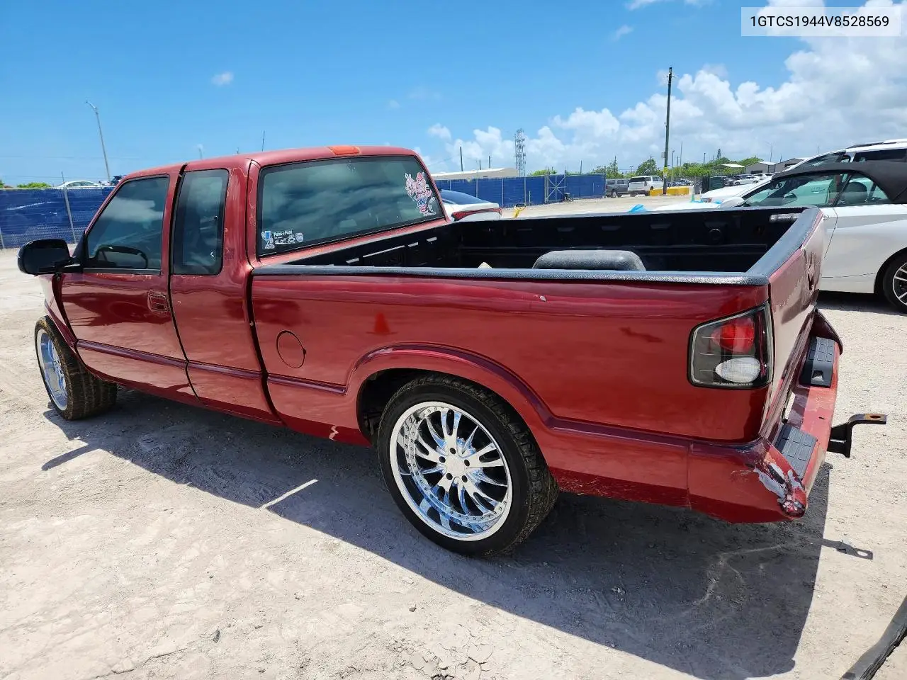 1997 GMC Sonoma VIN: 1GTCS1944V8528569 Lot: 54793816