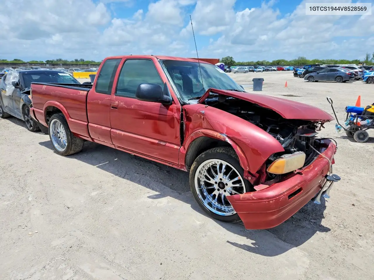1997 GMC Sonoma VIN: 1GTCS1944V8528569 Lot: 54793816