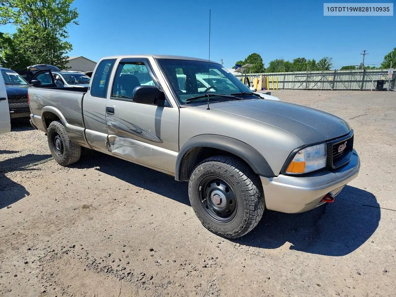 2002 GMC Sonoma VIN: 1GTDT19W828110935 Lot: 55762966