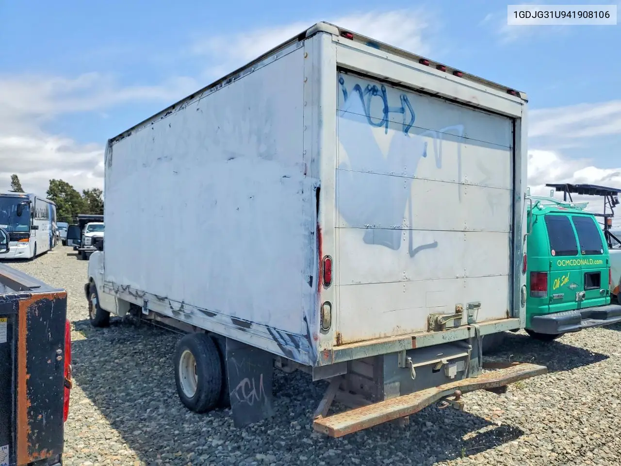 2004 GMC Savana Cutaway G3500 VIN: 1GDJG31U941908106 Lot: 54261756